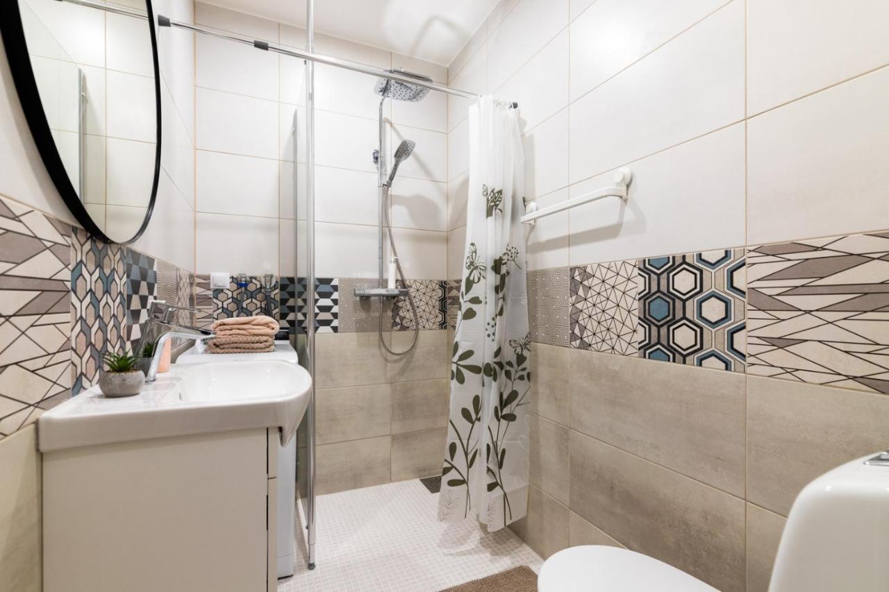 Dzīvoklis Charming 1br In Superb Location, Free Parking & Wi-fi